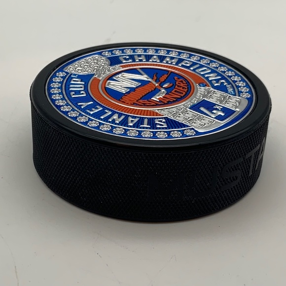 New York Islanders Stanley Cup Champions Embossed Collectible Puck - Picture 12 of 15
